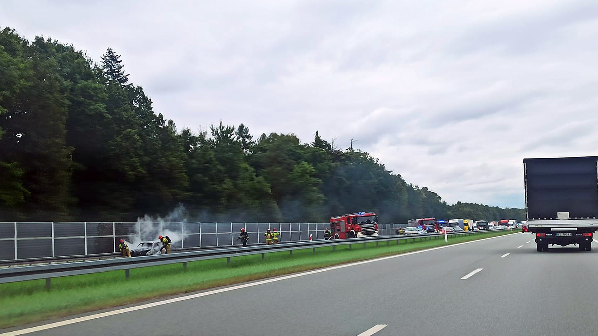 Utrudnienia na A1 w Bytomiu. Zapalił się samochód