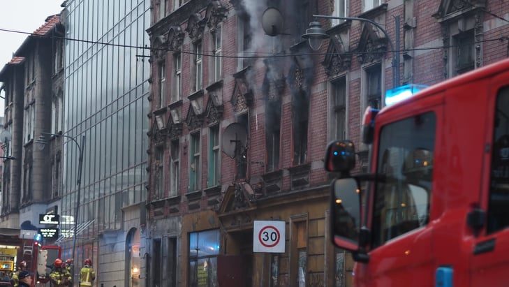 Miejsce pożaru kamienicy przy Webera, godz. 8:30