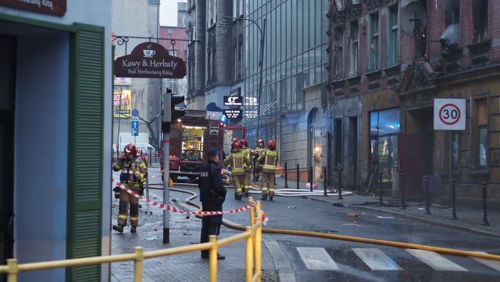 Miejsce pożaru kamienicy przy Webera, godz. 8:30