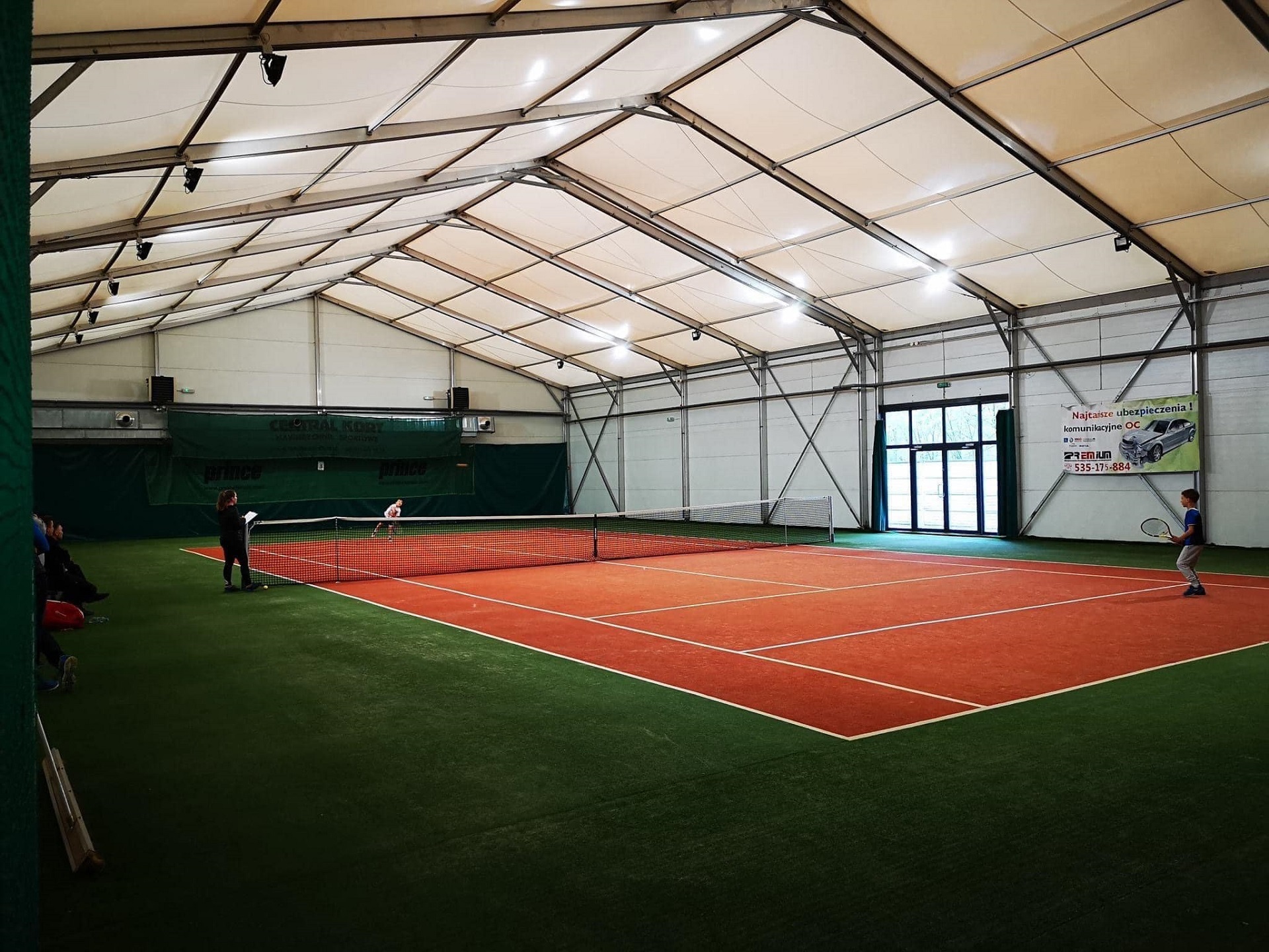 Graj w tenisa w komfortowych warunkach, czy to zimą, czy latem. Silesia Club Bytom zaprasza