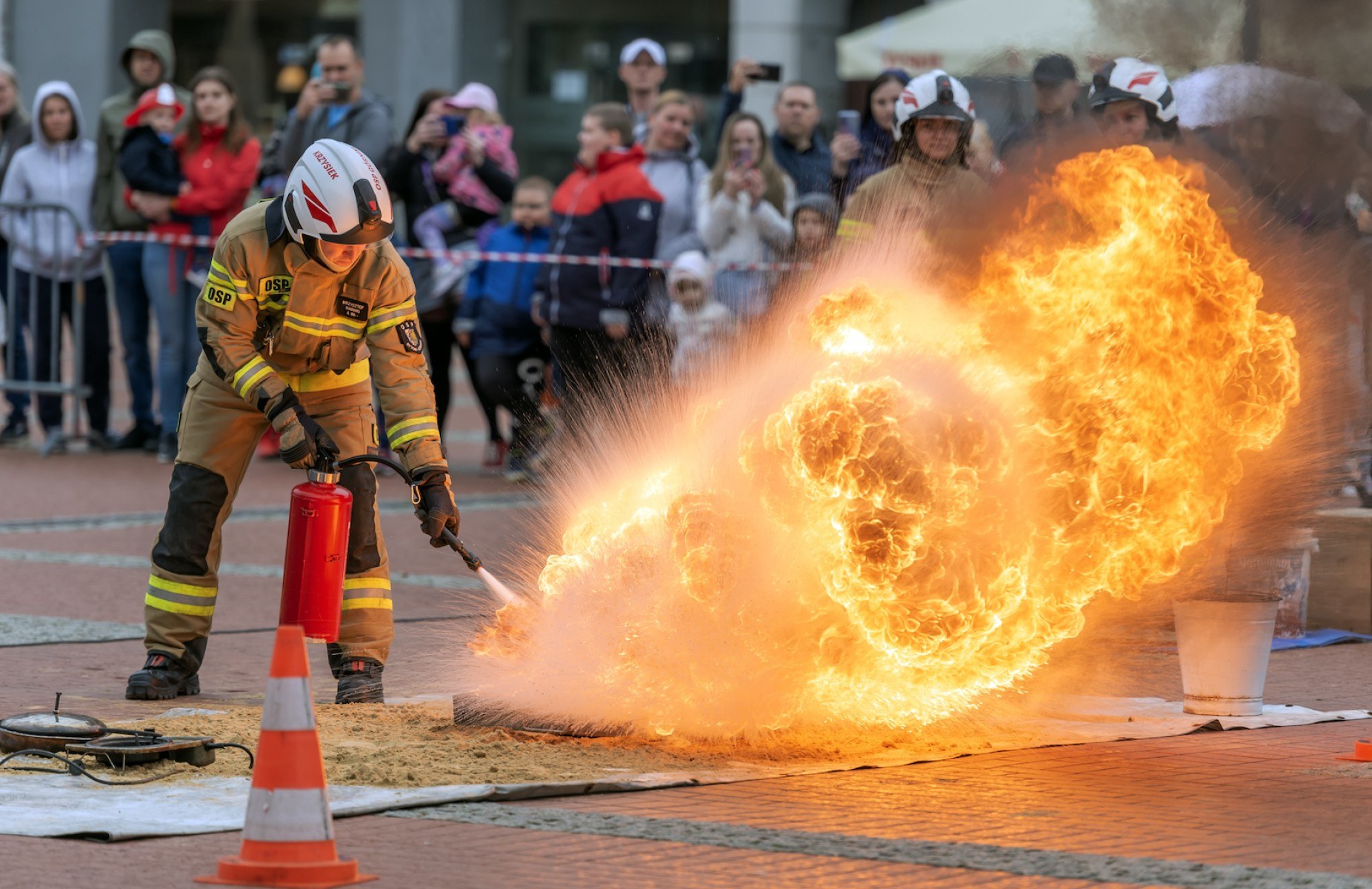 Był ogień i zachwyt publiczności Strażackie pokazy na bytomskim rynku