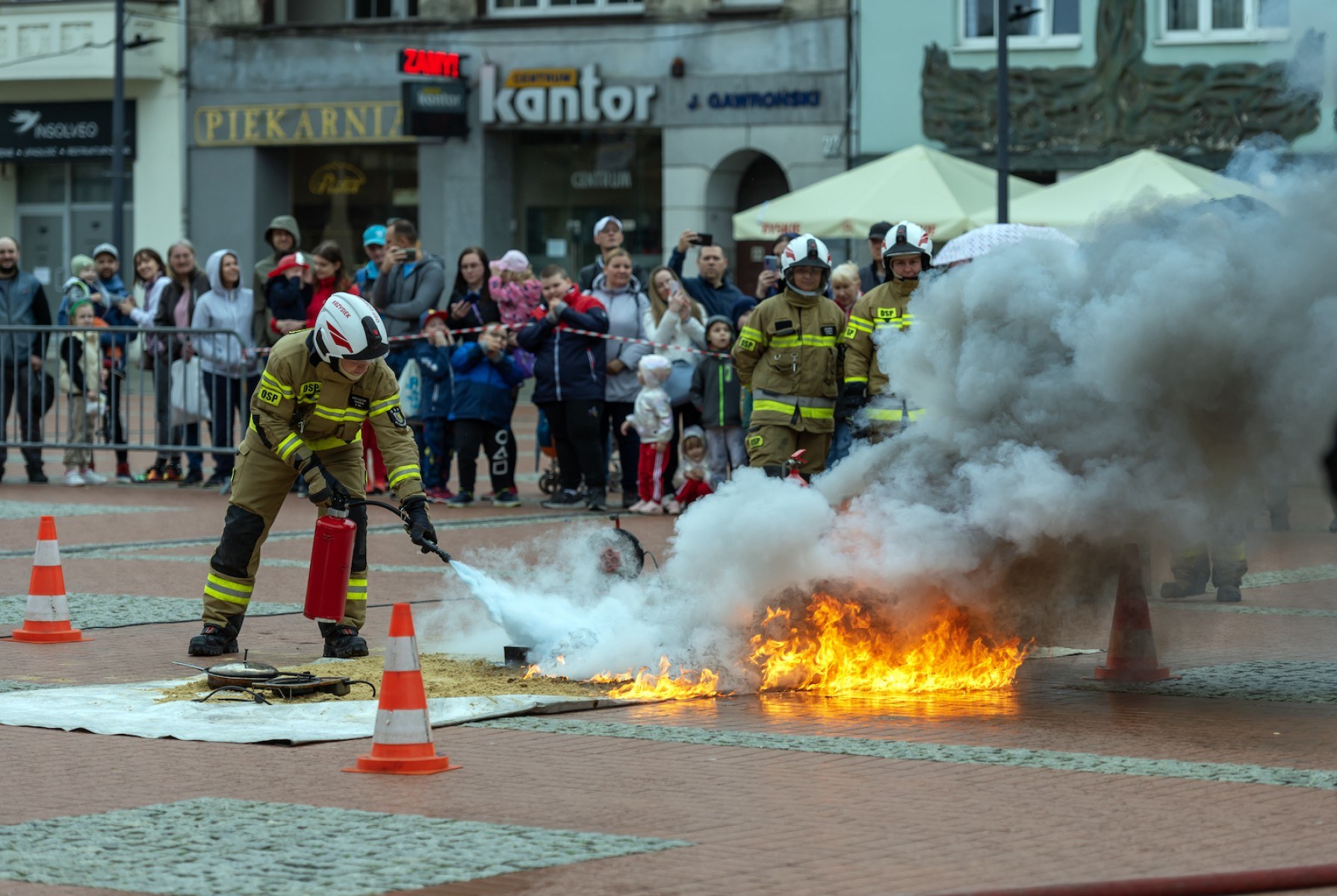 Był ogień i zachwyt publiczności Strażackie pokazy na bytomskim rynku 24