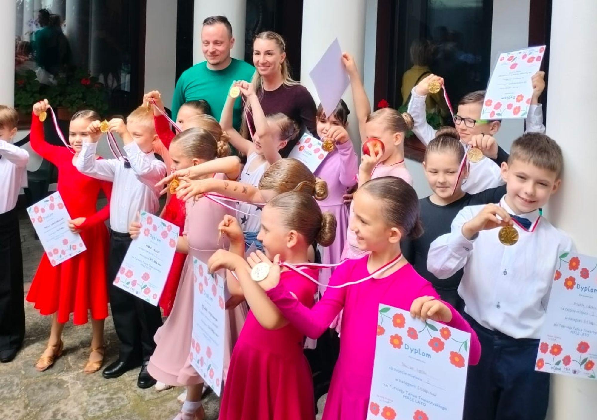 Pasja i Radość Tańca na Parkiecie: Kinga i Szymon Harazim oraz ich Szkoła Tańca K&S Fit&Dance