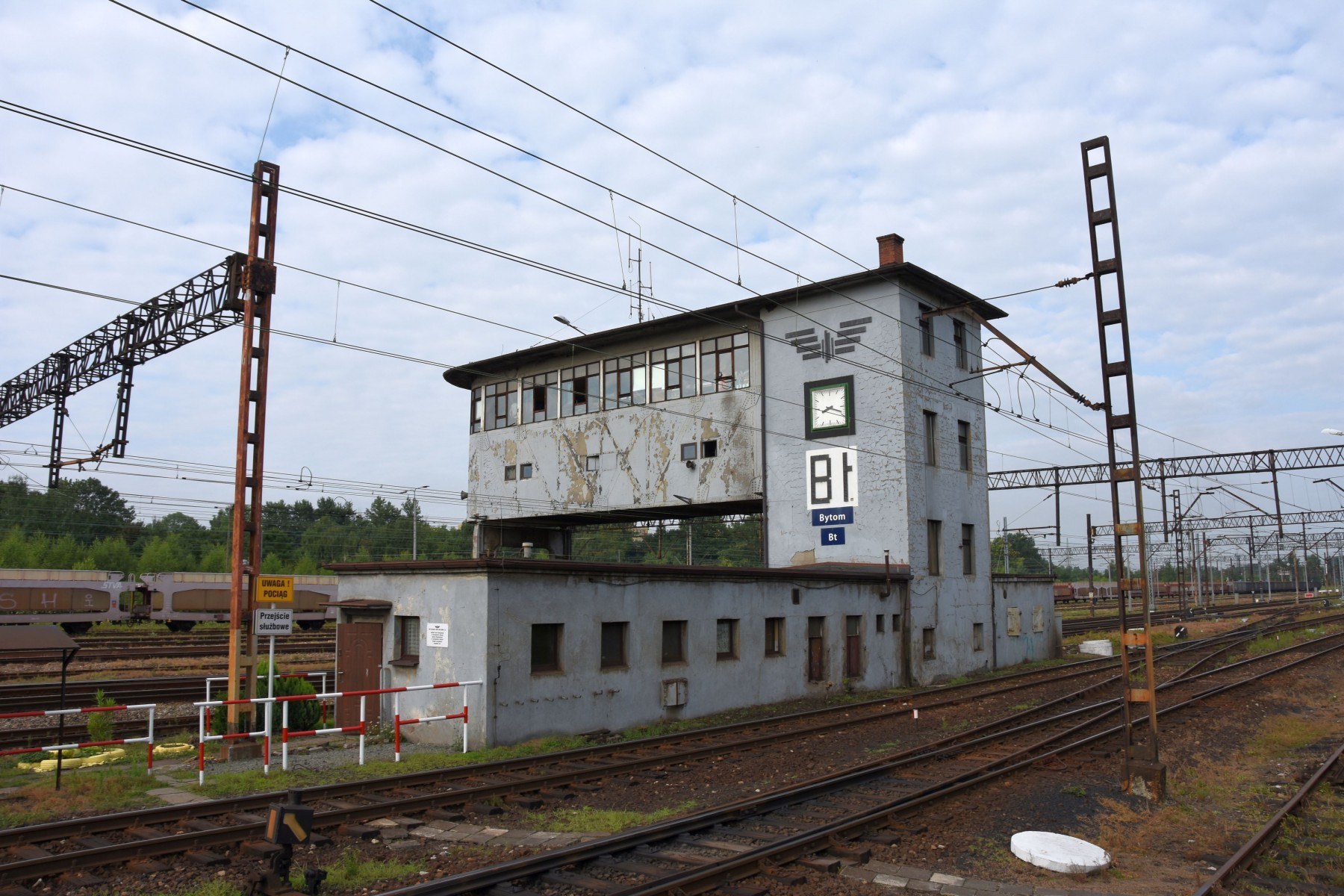 Nastawnia bramowa na terenie dworca kolejowego w Bytomiu