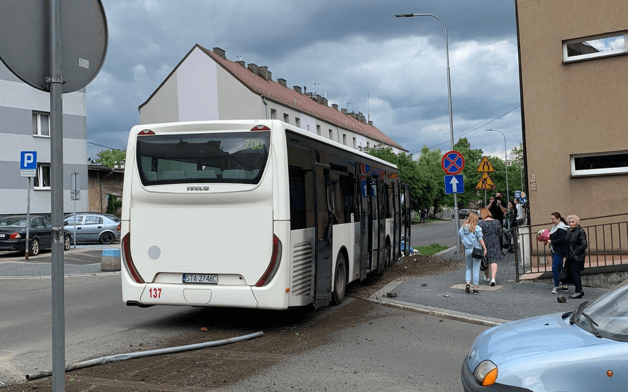 Zderzenie autobusu i taksówki w Bytomiu 4