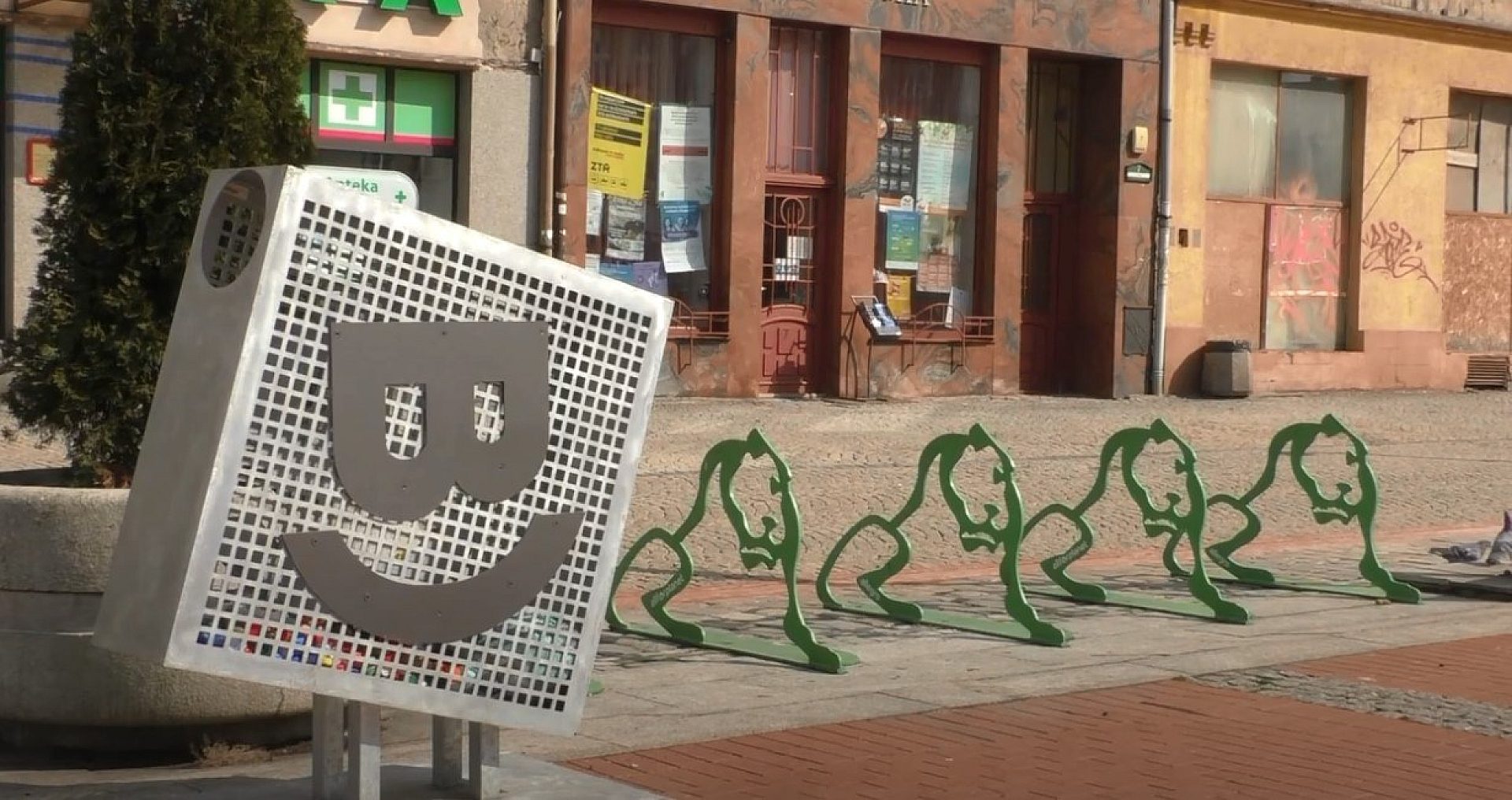Byt Kolejne kosze na nakrętki stanęły w Bytomiu Byt Kolejne kosze na nakrętki stanęły w Bytomiu