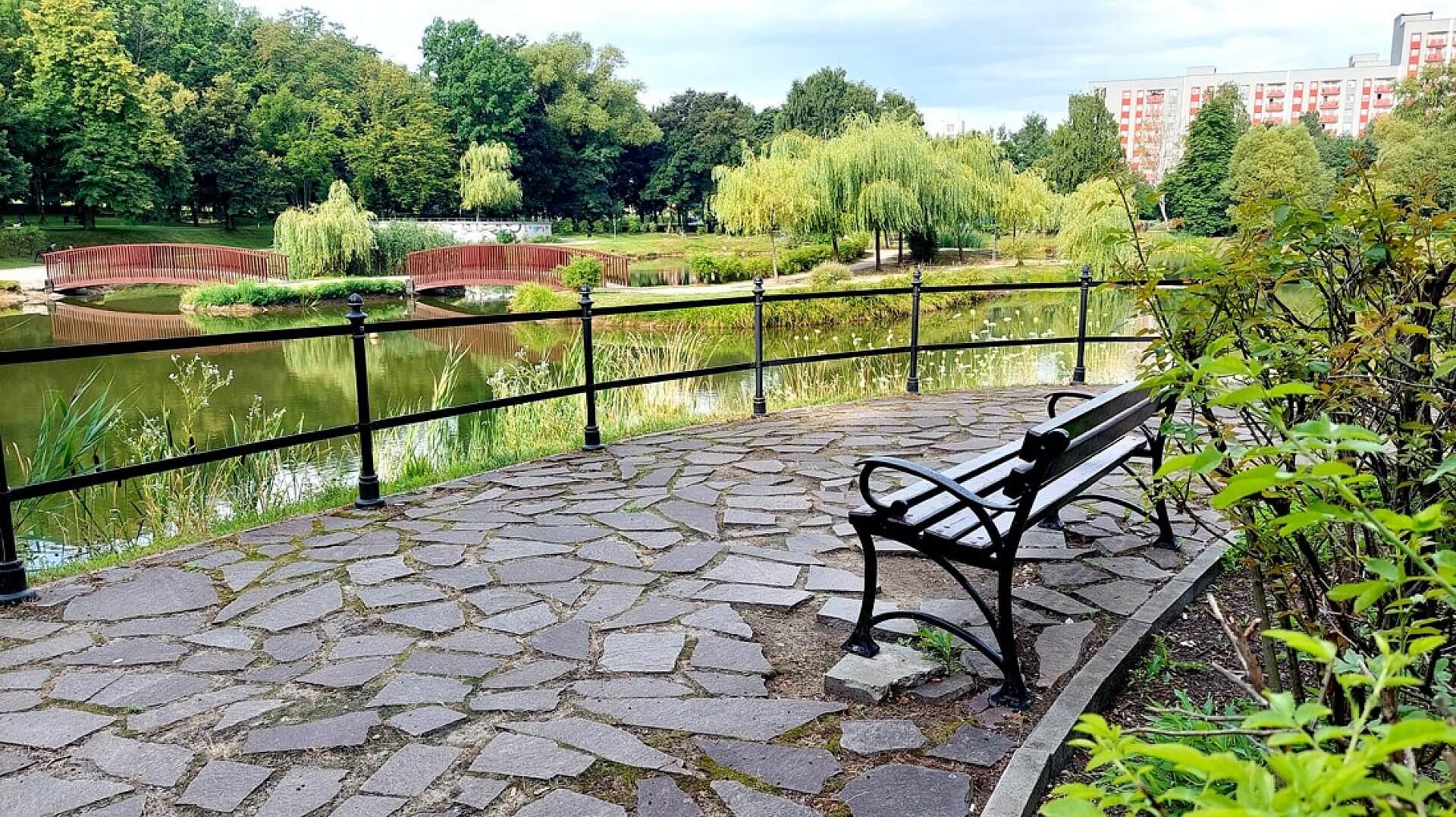 Byt lawka nad stawem polnocnym Byt lawka nad stawem polnocnym