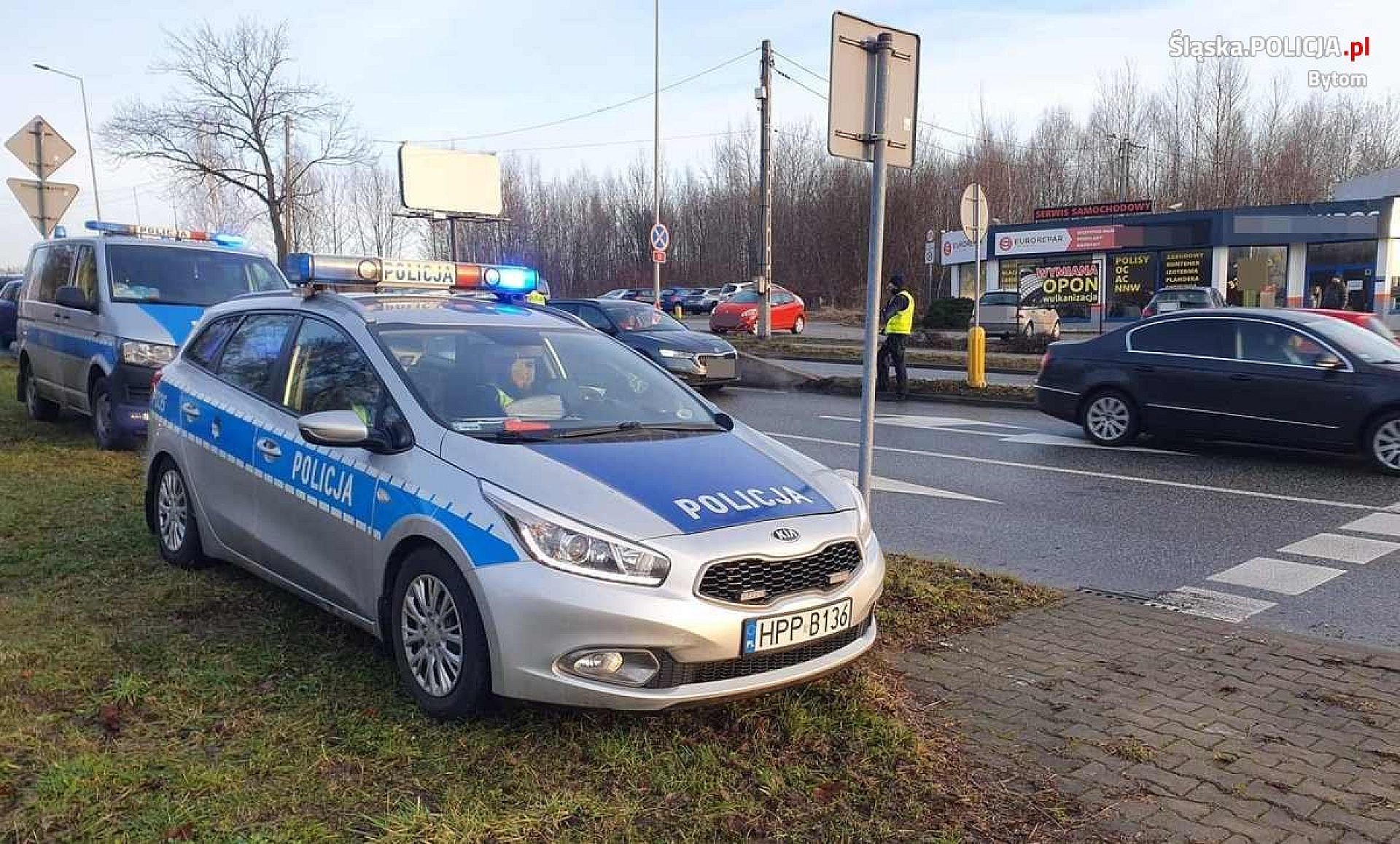 Patrol drogówki na ul. Strzelców Bytomskich Patrol drogówki na ul. Strzelców Bytomskich