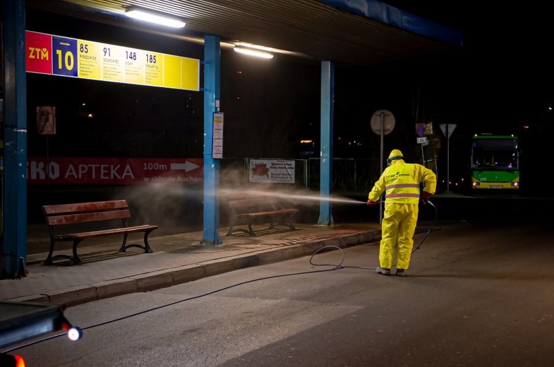 Byt dezynfekcja przystanku Byt dezynfekcja przystanku
