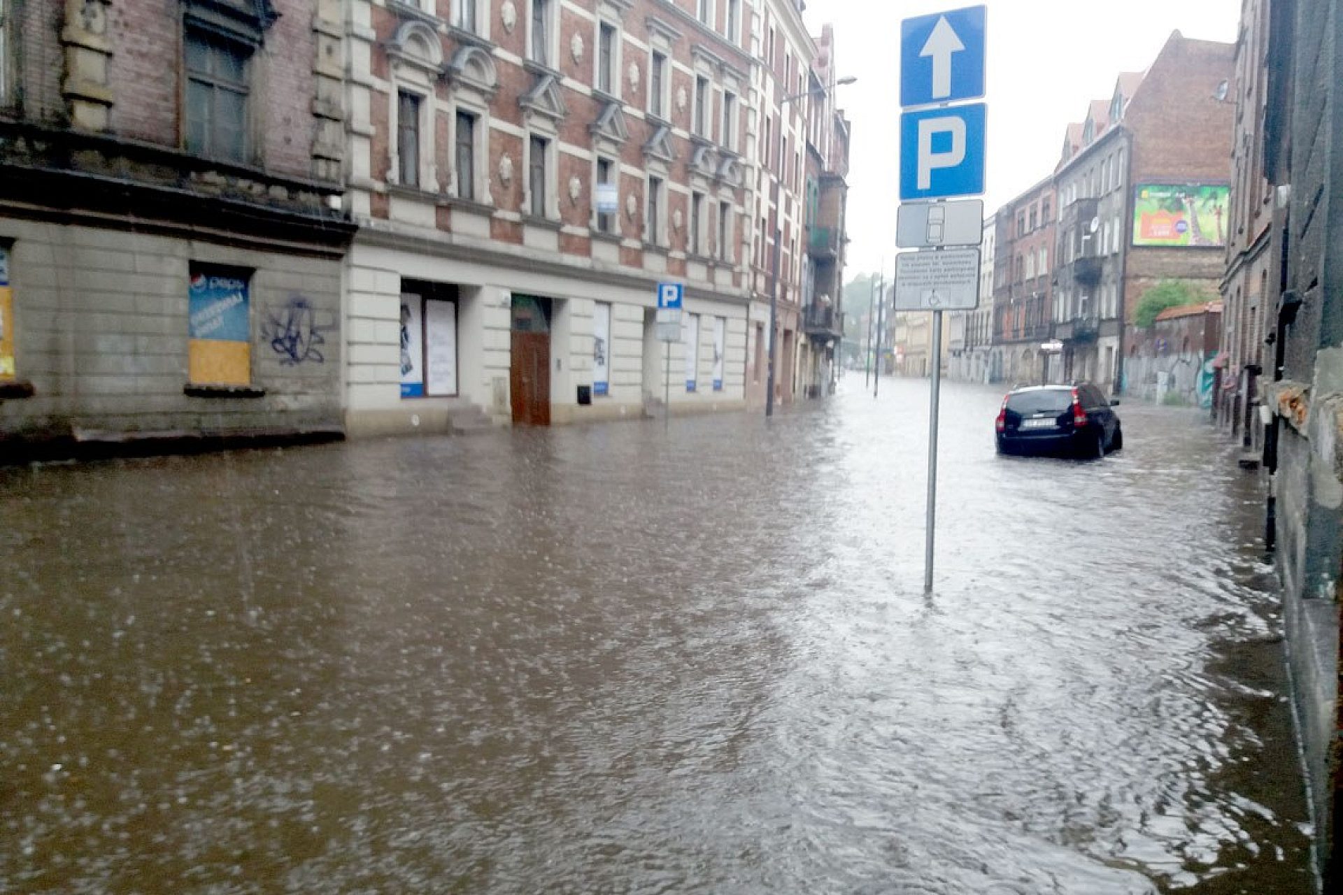 Byt zalany samochod na pilsudskiego Byt zalany samochod na pilsudskiego