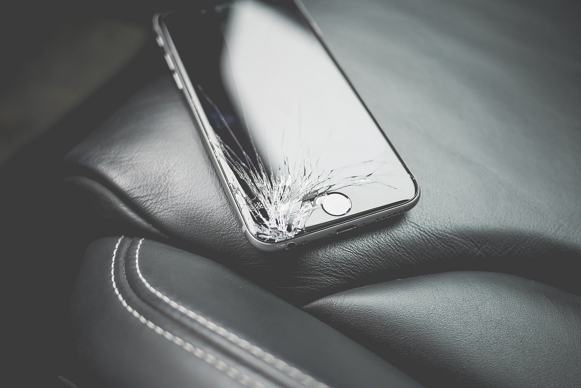 Zepsuty telefon w Bytomiu – gdzie i jak naprawić smartfon? Zepsuty telefon w Bytomiu – gdzie i jak naprawić smartfon?