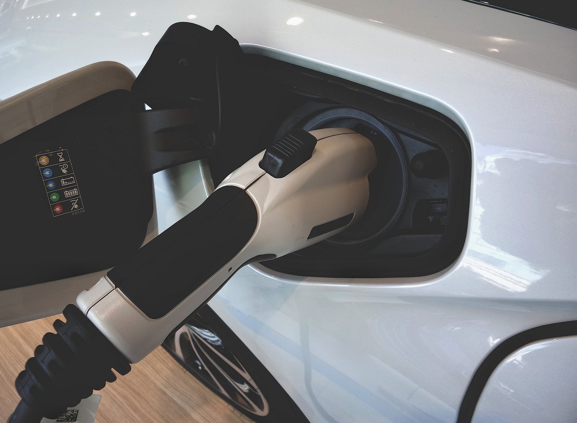 Jak naładować samochód elektryczny? Jak naładować samochód elektryczny?