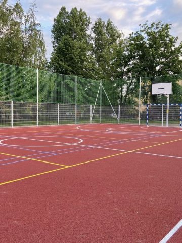 Boisko przy SP nr 44 w Szombierkach Boisko przy SP nr 44 w Szombierkach
