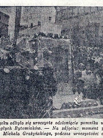 Odsłonięcie pomnika Bytomiaków w Orzegowie przemawia wojewoda Michał Grażyński Odsłonięcie pomnika Bytomiaków w Orzegowie przemawia wojewoda Michał Grażyński