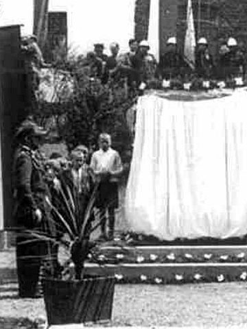 Odsłonięcie pomnika Bytomiaków w Orzegowie Odsłonięcie pomnika Bytomiaków w Orzegowie