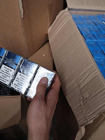Mundurowi zabezpieczyli wiele nielegalnych paczek papierosów Mundurowi zabezpieczyli wiele nielegalnych paczek papierosów