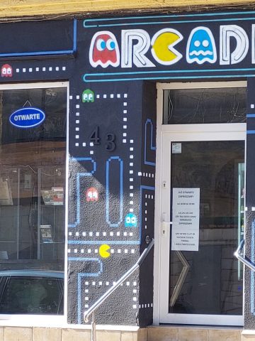 Wejście do salonu gier przy Piekarskiej Wejście do salonu gier przy Piekarskiej