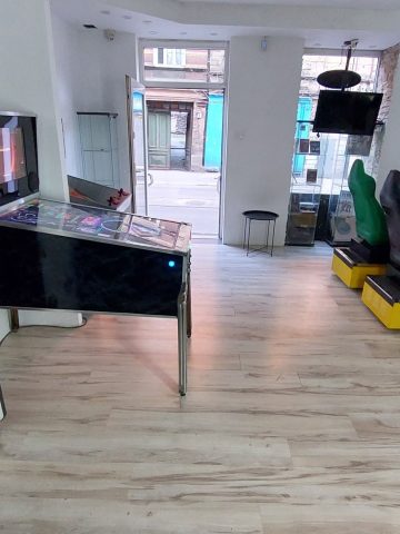 Wnętrze salonu gier arcade w Bytomiu Wnętrze salonu gier arcade w Bytomiu