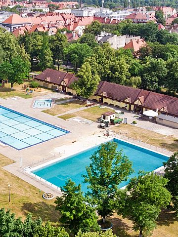 Byt basen odkryty park kachla Byt basen odkryty park kachla
