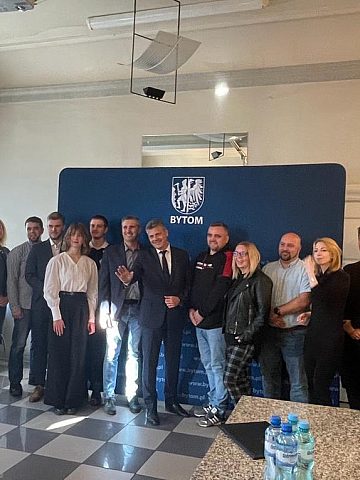 Autorzy zwycięskich projektów podczas spotkania w UM Autorzy zwycięskich projektów podczas spotkania w UM