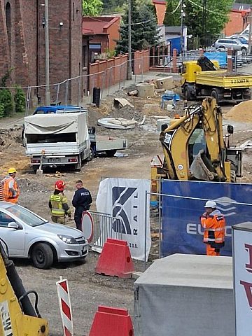 Zabezpieczenie miejsca znalezienia pocisku na ul. Piekarskiej Zabezpieczenie miejsca znalezienia pocisku na ul. Piekarskiej