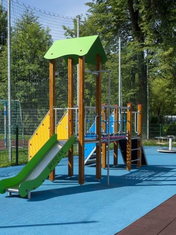 Nowy plac zabaw w Górnikach Nowy plac zabaw w Górnikach