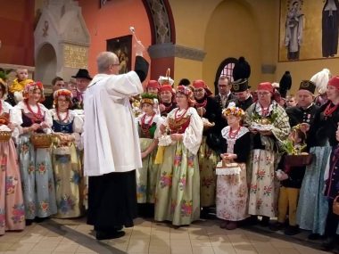 Święcenie pokarmów w kościele św. Jacka na Rozbarku Święcenie pokarmów w kościele św. Jacka na Rozbarku