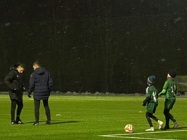 Nowe pełnowymiarowe boisko w Rozbarku oddane do użytku Nowe pełnowymiarowe boisko w Rozbarku oddane do użytku