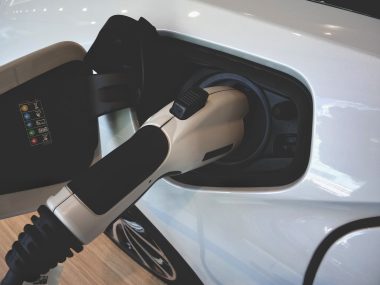 Jak naładować samochód elektryczny? Jak naładować samochód elektryczny?
