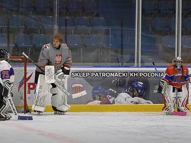 Byt Trening hokejowej reprezentacji Polski z młodymi zawodnikami Polonii