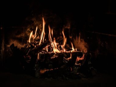 Byt a fire in the fireplace 4120974 1280 Byt a fire in the fireplace 4120974 1280
