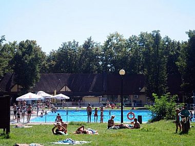Basen otwarty, pływalnia zamknięta Byt basen odkryty bytom