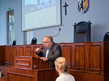 "Przywrócić świetność miastu". PiS zapowiada kampanię wyborczą Byt janas krzyczy z mownicy