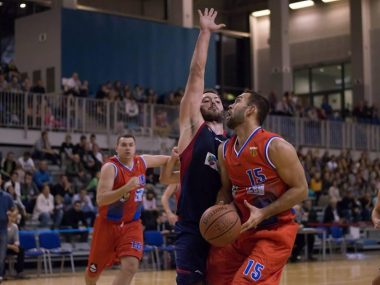 Koszykówka: liderzy tylko przez tydzień Byt kk polonia bytom hala na skarpie