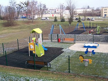 Byt plac zabaw modrzewiowa Byt plac zabaw modrzewiowa