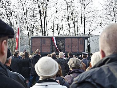 Ofiary Tragedii Górnośląskiej wreszcie upamiętnione Byt pomnik ofiar tragedii gornoslaskiej