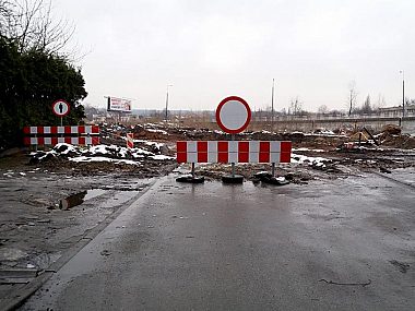 Miasto buduje drogi dla marketu Byt przebudowa karlika
