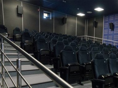 Cinema City wciąż zamknięte. BCKino znów działa Byt sala kinowa gloria