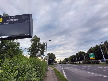 Byt tablica na przystanku Byt tablica na przystanku