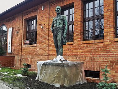 Byt walter tuckermann rzezba gornika Byt walter tuckermann rzezba gornika