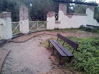 Byt zaniedbany park mickiewicza01