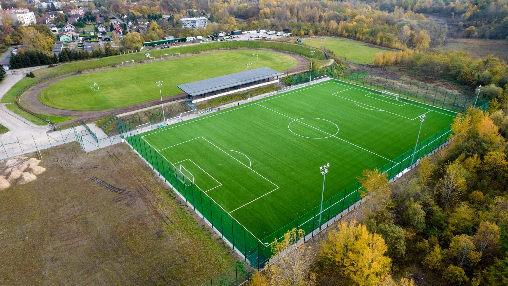 Nowe boisko ze sztuczną nawierzchnią przy stadionie GKS Rozbark