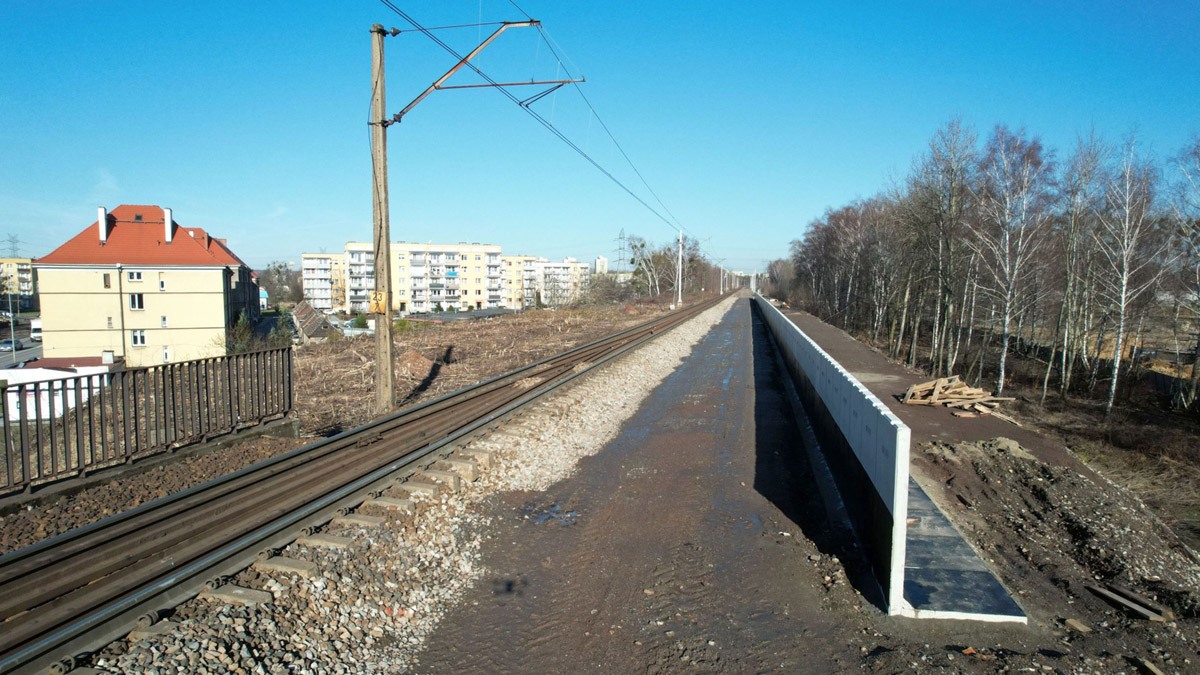 Budowa peronu na przystanku kolejowym Bytom Stroszek