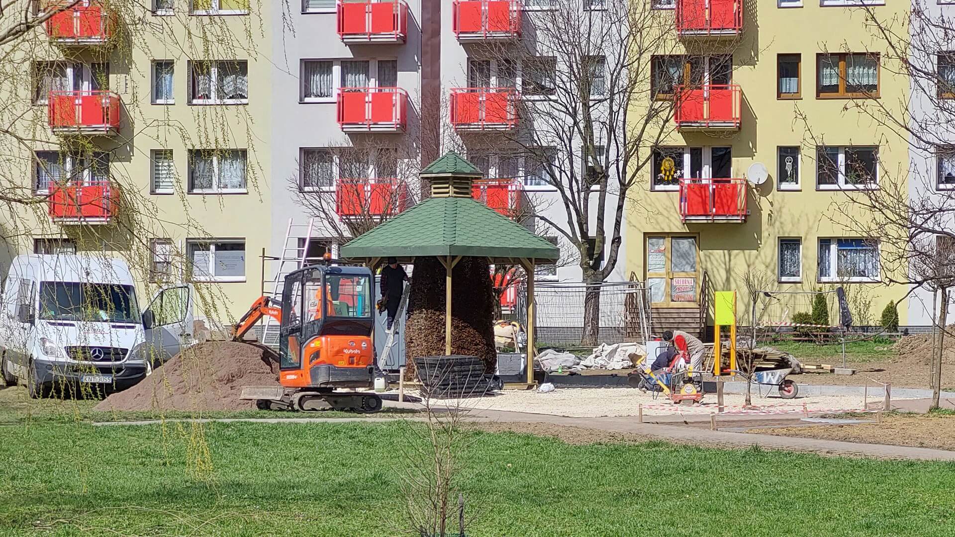 Tężnia powstaje na skwerze przy ul. Felińskiego