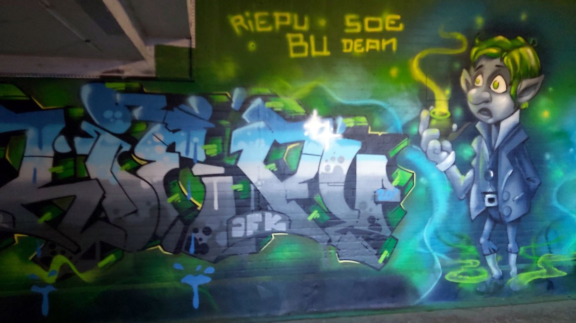 Byt graffiti w tunelu 02