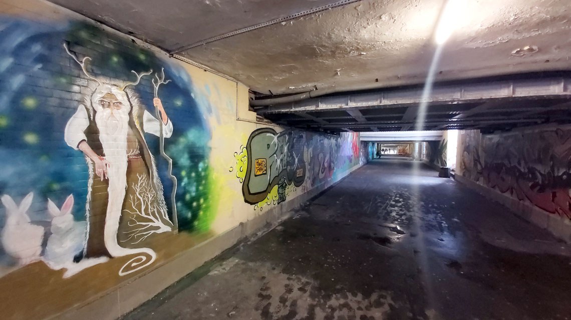 Byt graffiti w tunelu 05