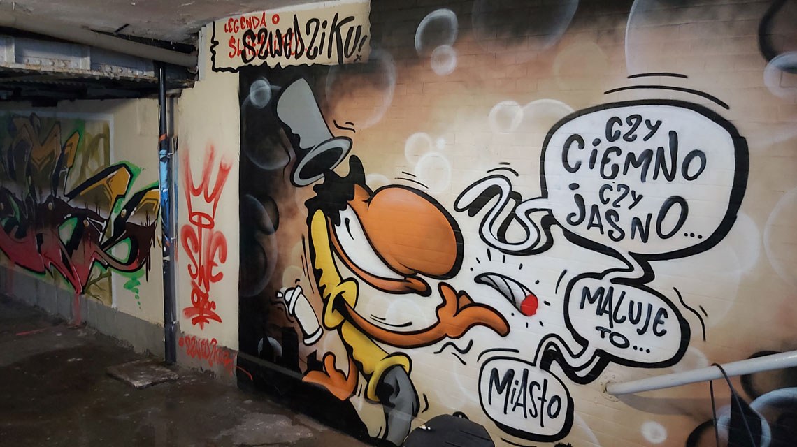 Byt graffiti w tunelu 06