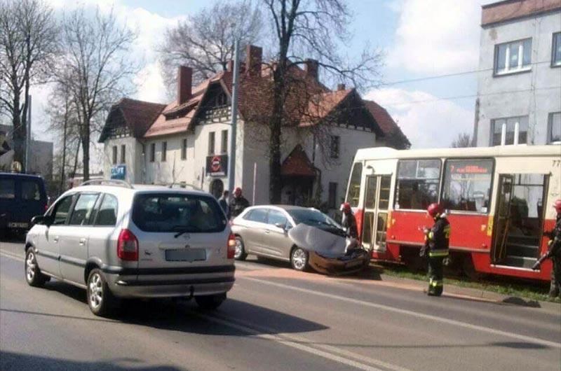 Byt kolizja tramwaj citroen02