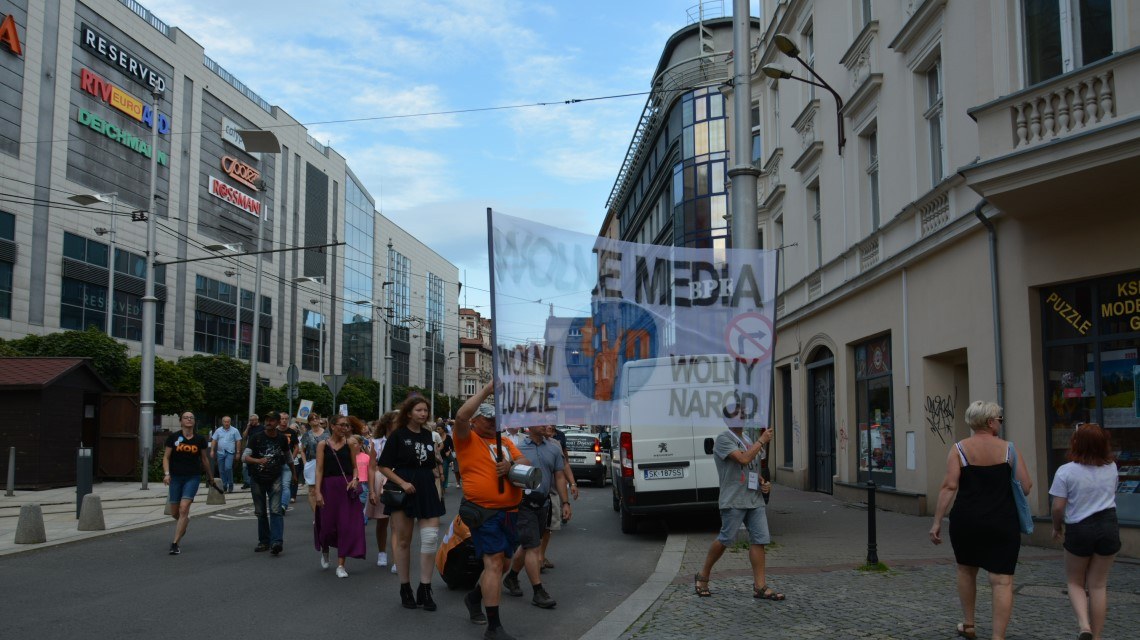 Byt ptotestuja bytom
