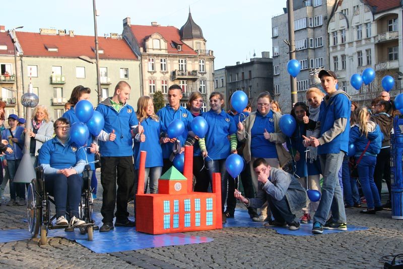Bytomski5 light it up blue 1